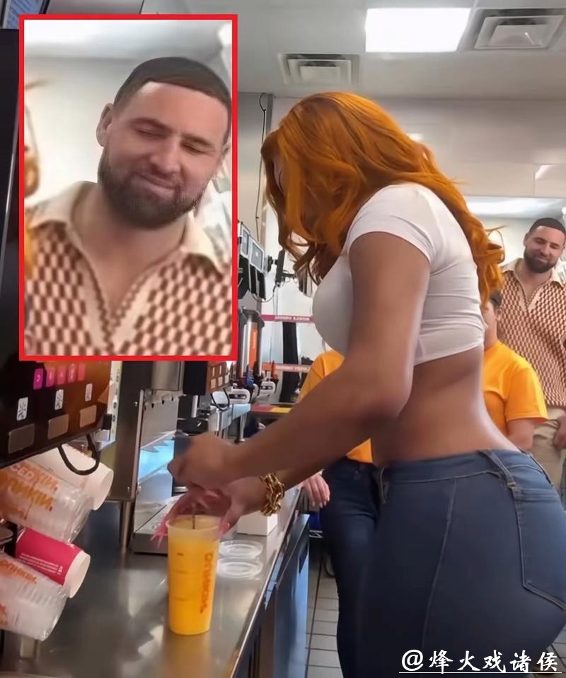 真爱实锤！克莱汤普森傲娇注视女友 身材诱人眼神迷离难掩宠溺