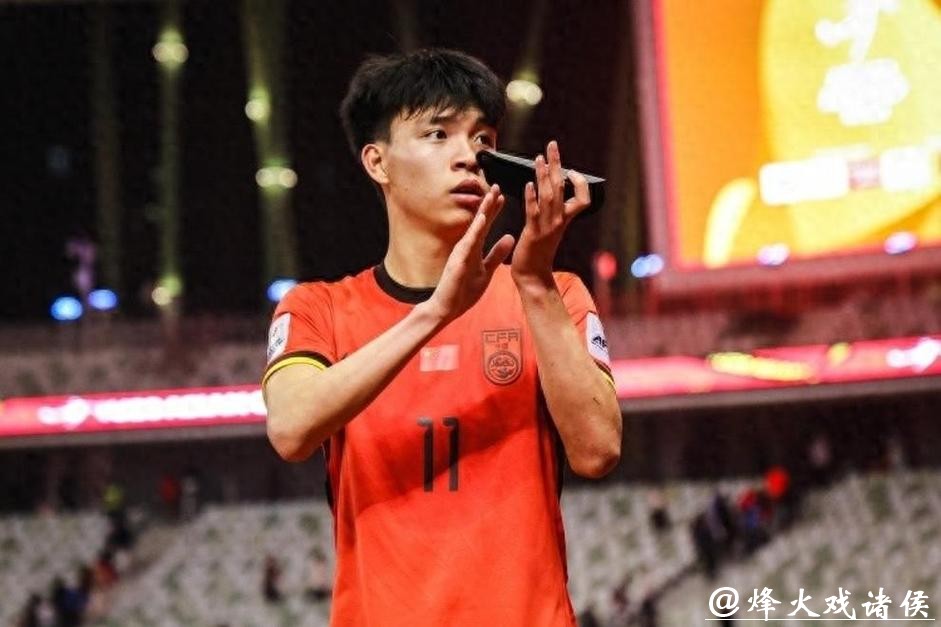 U23国足连入2球打懵越南队！王钰栋压哨打进第三球脱衣庆祝